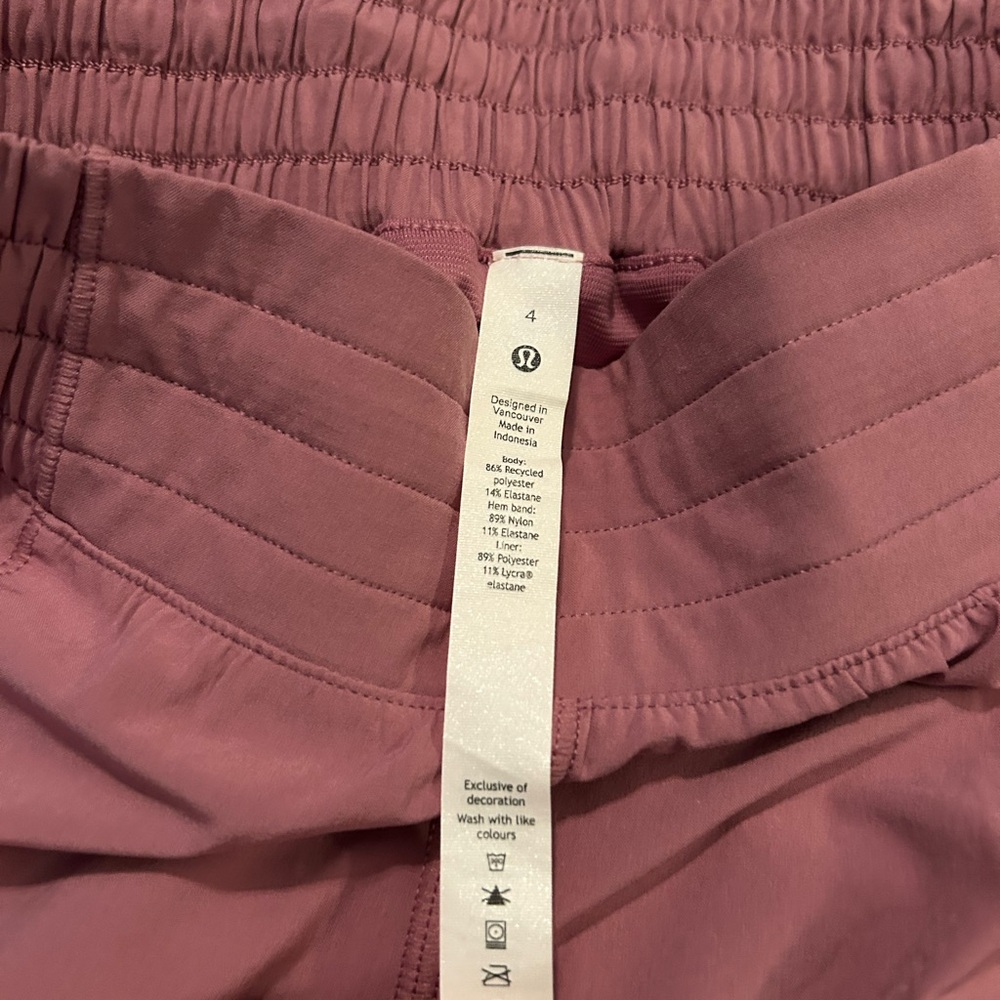 Lululemon Hotty Hots 2.5” Size 4